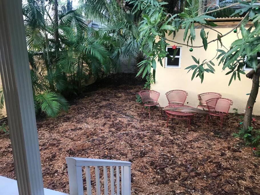 Key West Style Historic Home In Coconut Grove Florida The Yellow House ไมอามี ภายนอก รูปภาพ