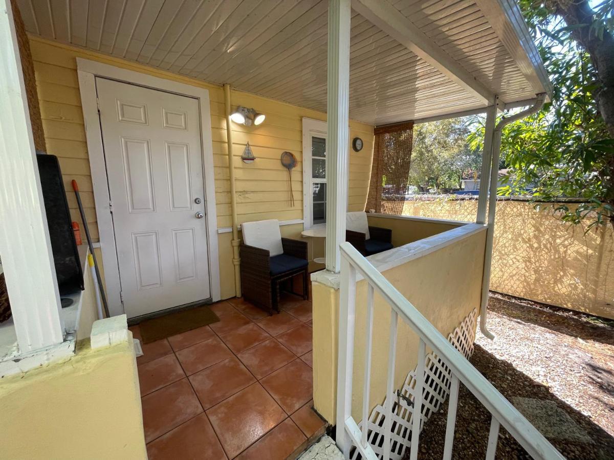 Key West Style Historic Home In Coconut Grove Florida The Yellow House ไมอามี ภายนอก รูปภาพ
