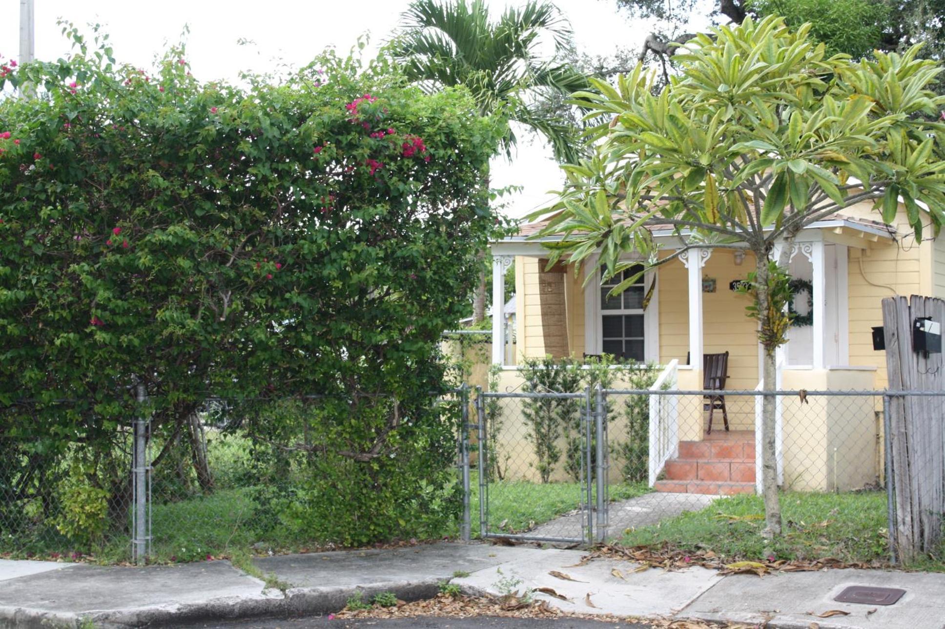 Key West Style Historic Home In Coconut Grove Florida The Yellow House ไมอามี ภายนอก รูปภาพ